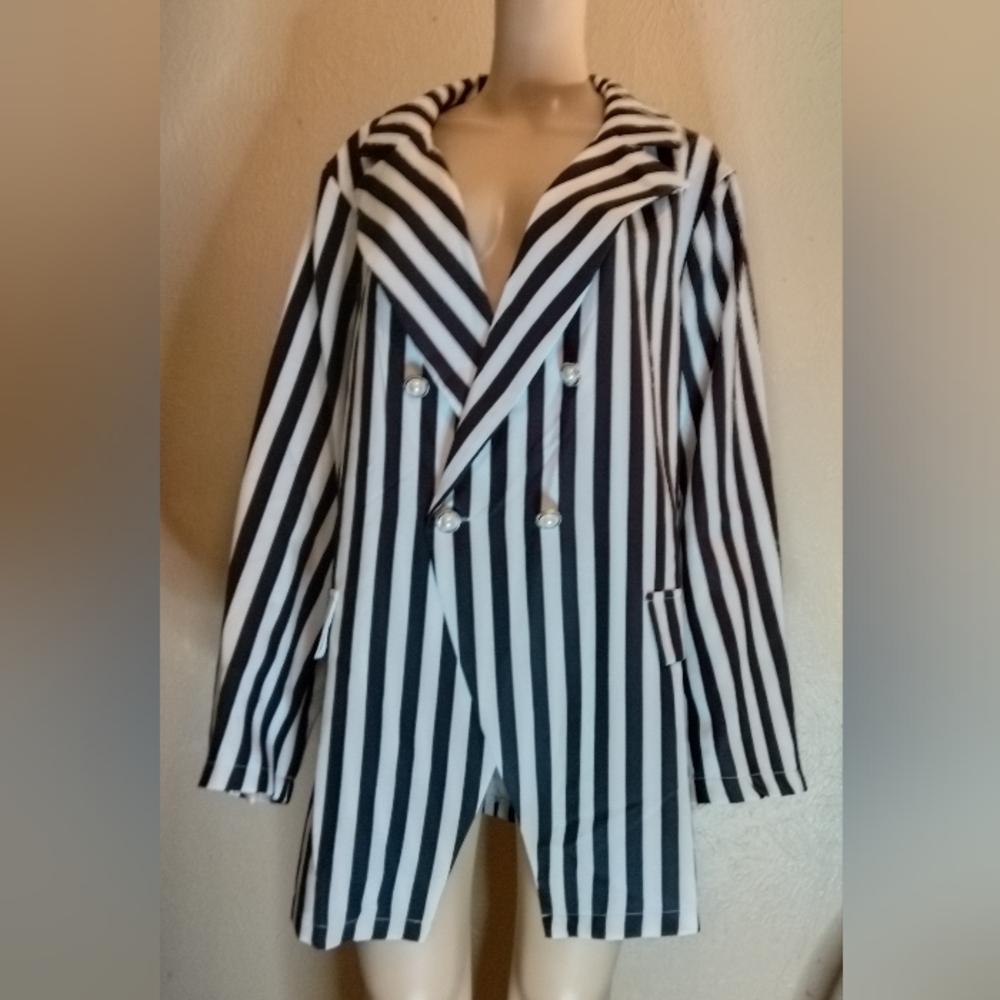 SHEIN Curve Black and White Striped Top